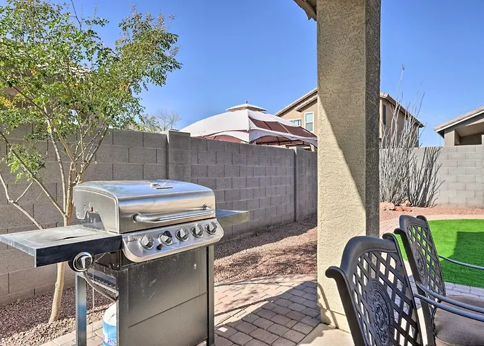 Holiday home Sunlit Gem W/ Yard: Hike, Golf & Explore! Peoria
