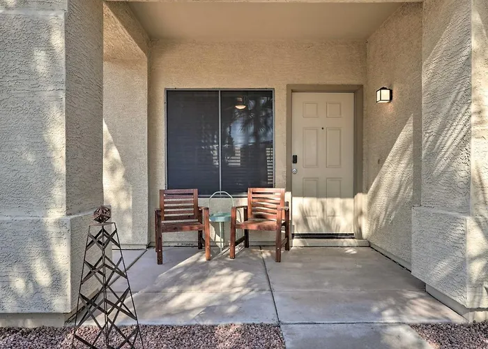 Holiday home Sunlit Gem W/ Yard: Hike, Golf & Explore! *