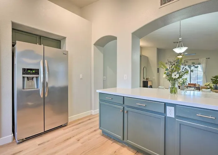 Sunlit Gem W/ Yard: Hike, Golf & Explore! *