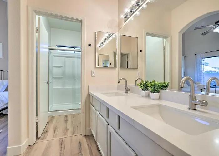 Sunlit Gem W/ Yard: Hike, Golf & Explore! *